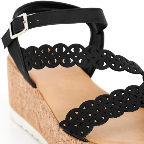NEW EVANS FLATFORM EMMA SANDAL IN BLACK (WIDE WIDTH) - Picture 3 of 11
